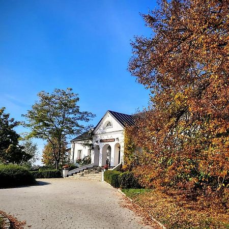 Przybysławice Dwor Na Wichrowym Wzgorzu B&B 외부 사진