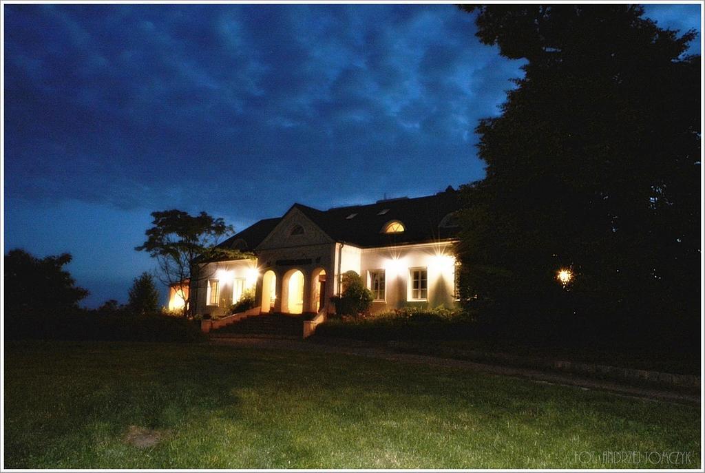 Przybysławice Dwor Na Wichrowym Wzgorzu B&B 외부 사진